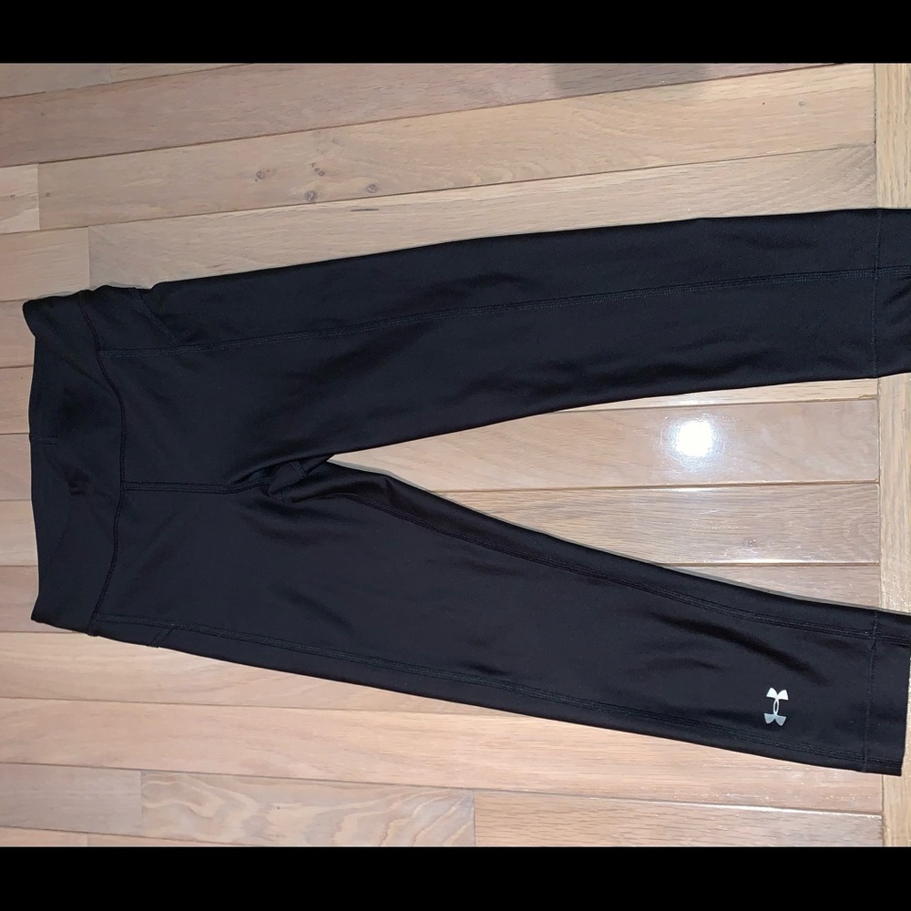 Under armour cropped black leggings